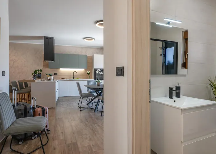 House Hana 2415